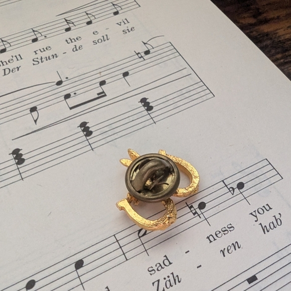 Gold Horse Head Brooch - Picture 4 of 7